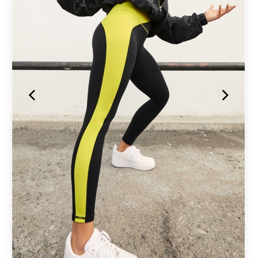 Liza Koshy X fabletics Motion365 zip pocket 7/8